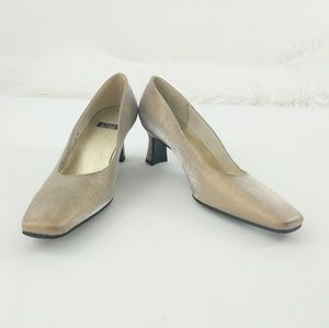 VTG Stuart Weitzman | Leah Gold Fabric Upper Pump
